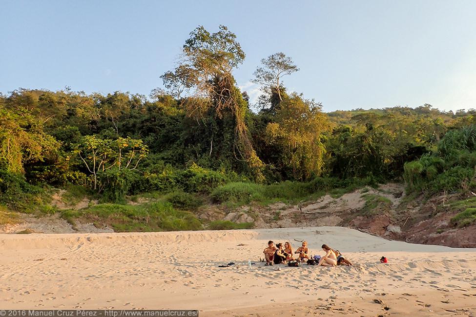 Playa en el río Huallaga, Shapaja.